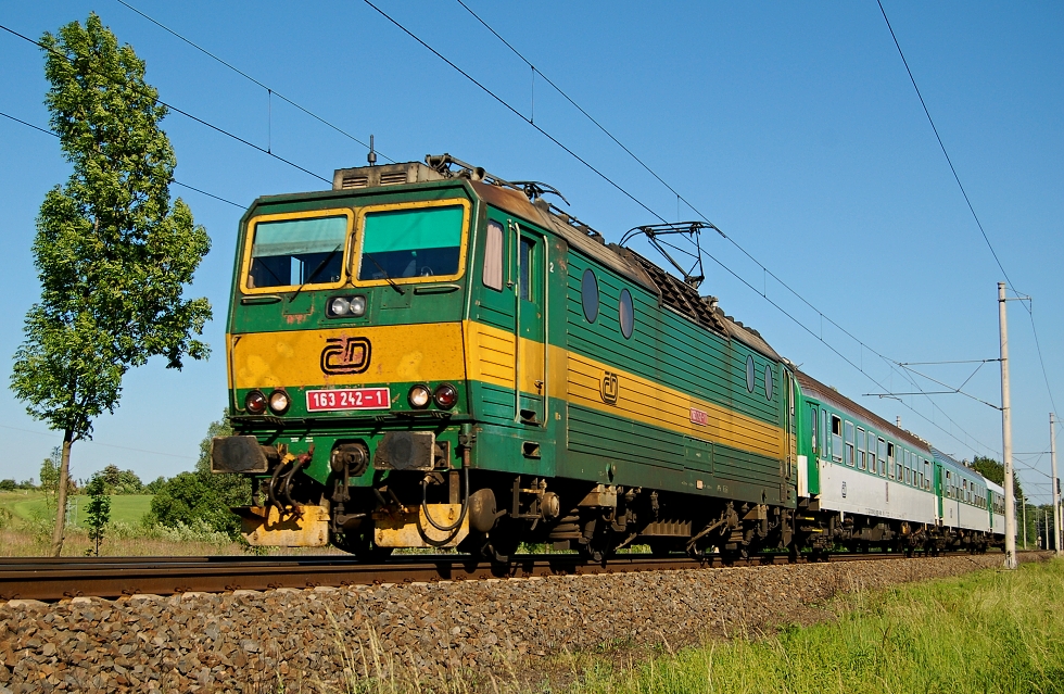 163 242-1