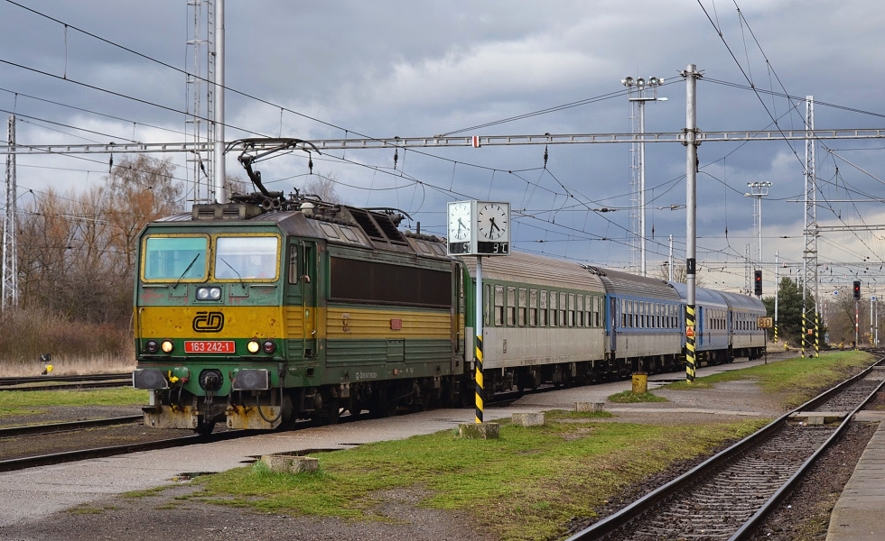163 242-1