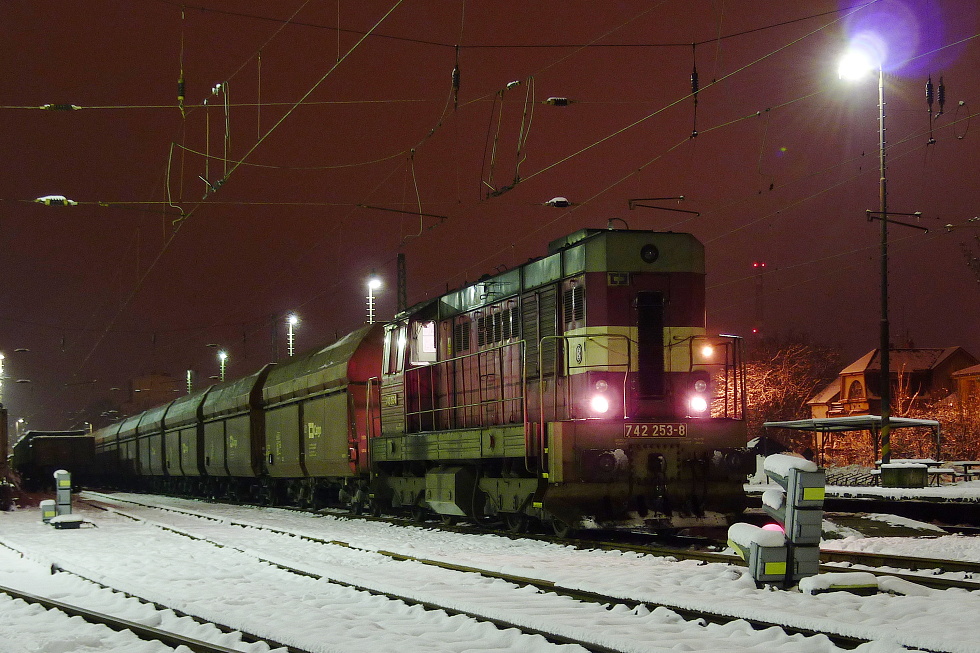 742 253-8