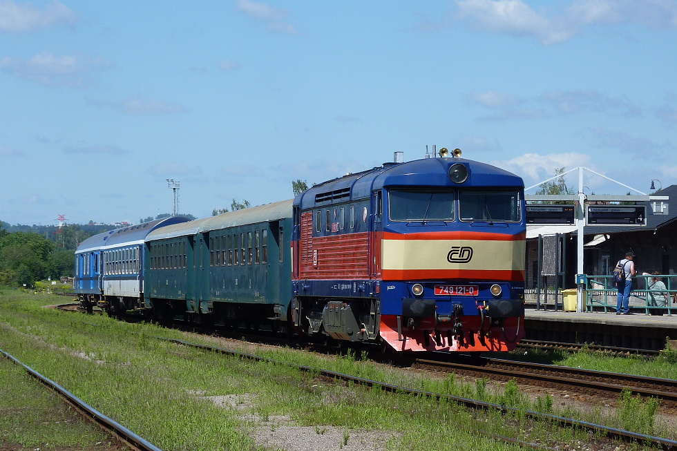 749 121-0