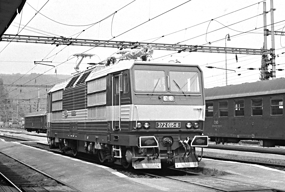 372 015-8