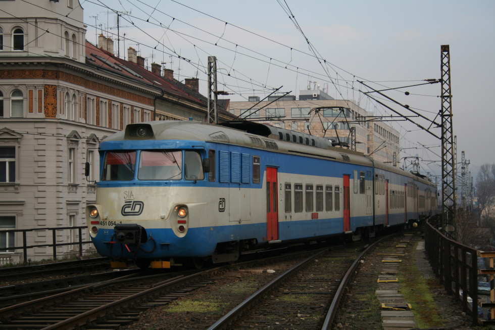 451 054-1