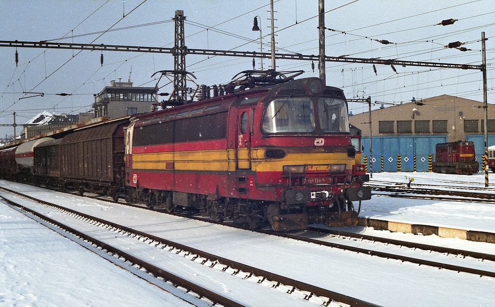 230 085-3