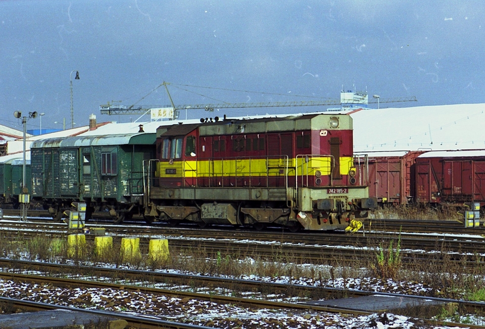 742 185-2