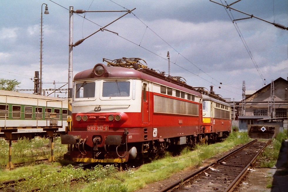 242 212-9
