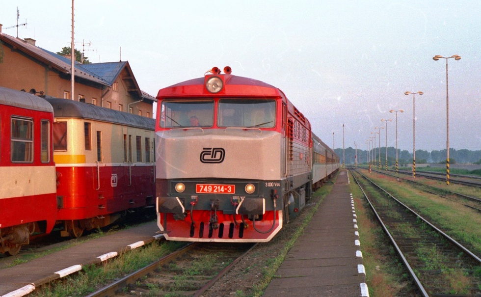 749 214-3