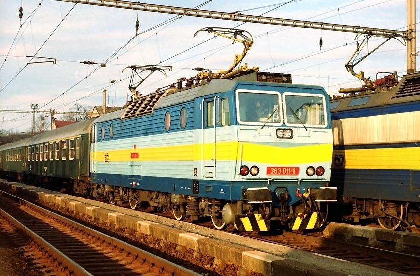 363 011-8