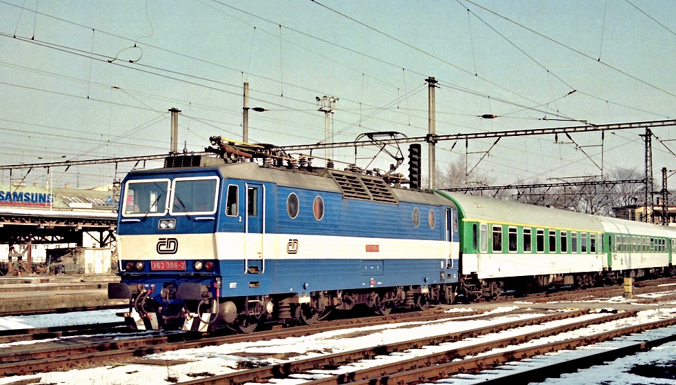 363 066-2