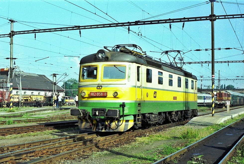 182 058-8