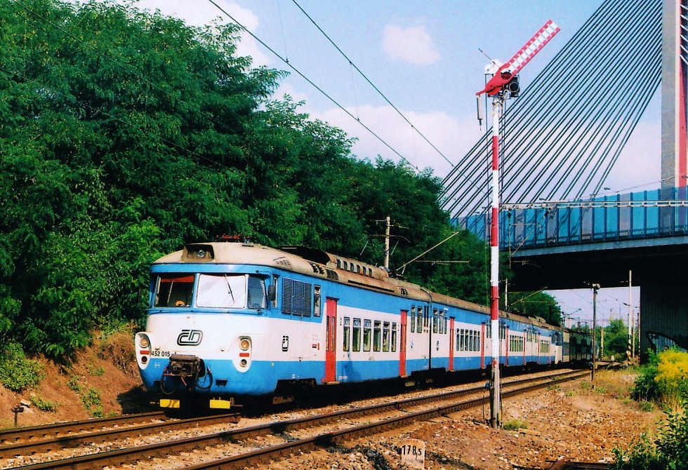 452 015-1