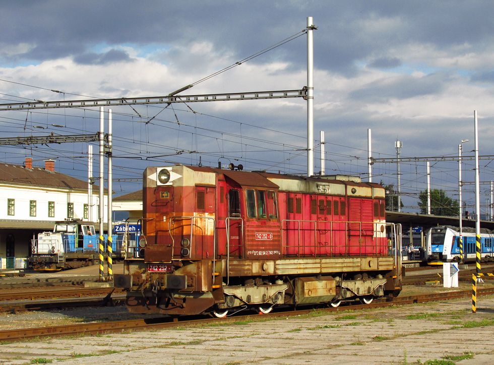 742 252-0