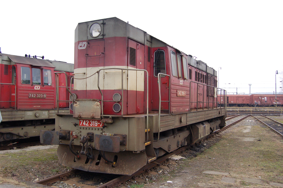 742 319-7
