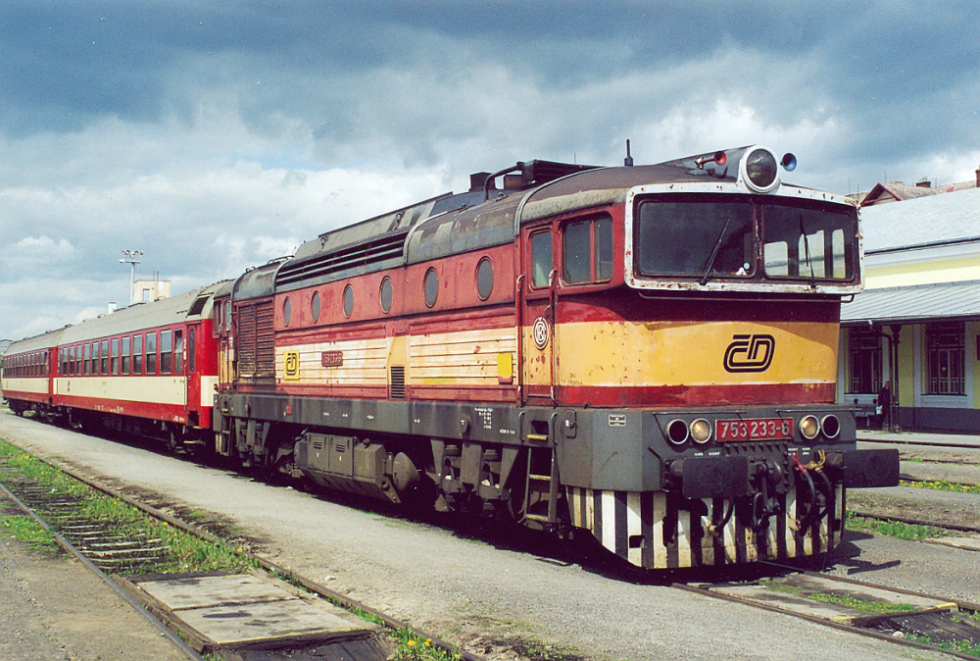 753 233-6
