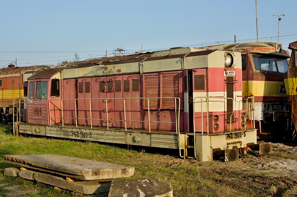 742 301-5