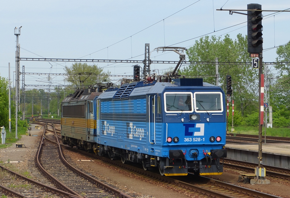 363 528-1