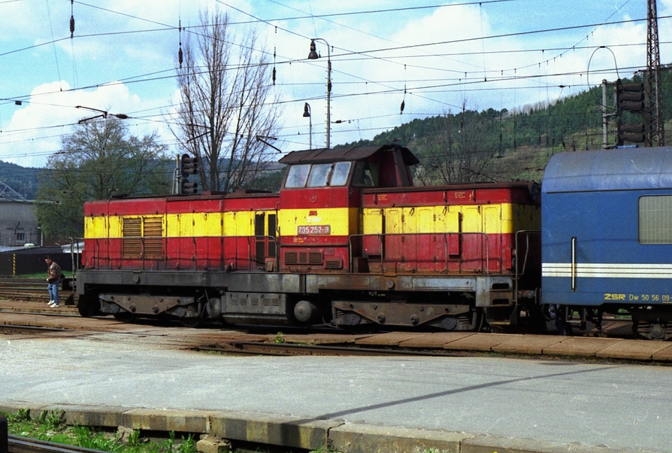 735 252-9
