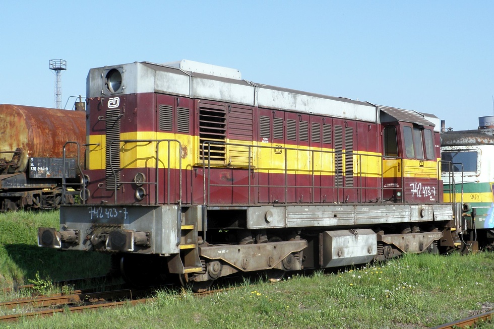 742 423-7