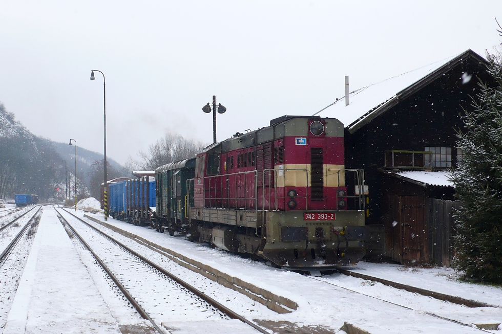 742 393-2