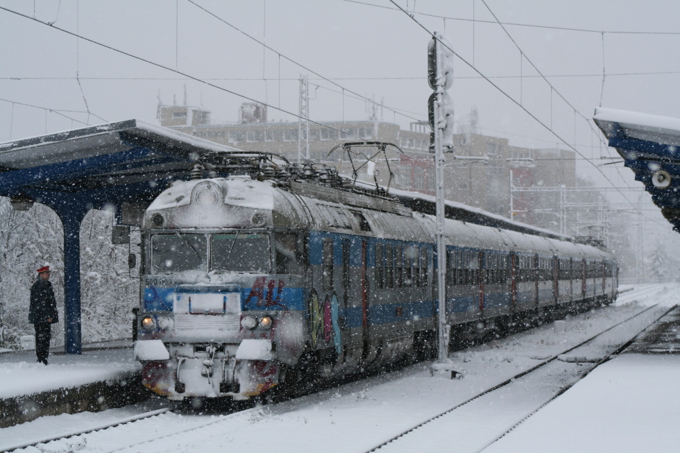 560 009-3
