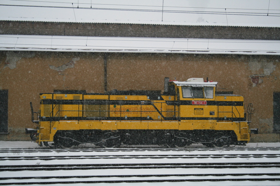 741 704-1