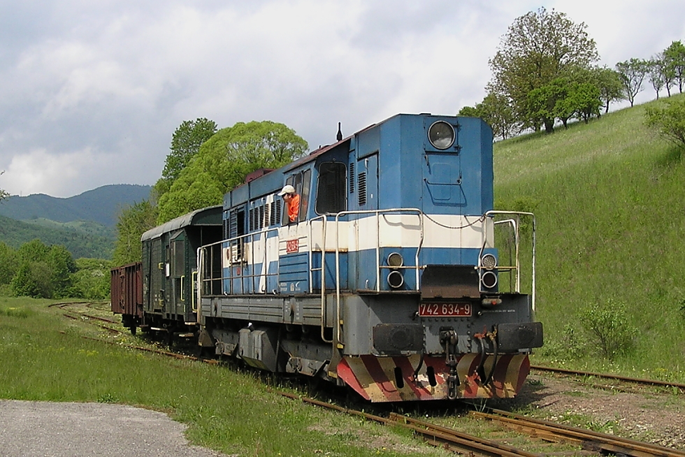 742 634-9