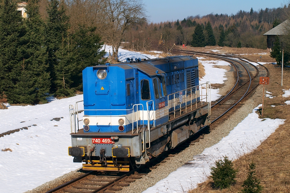 740 469-2