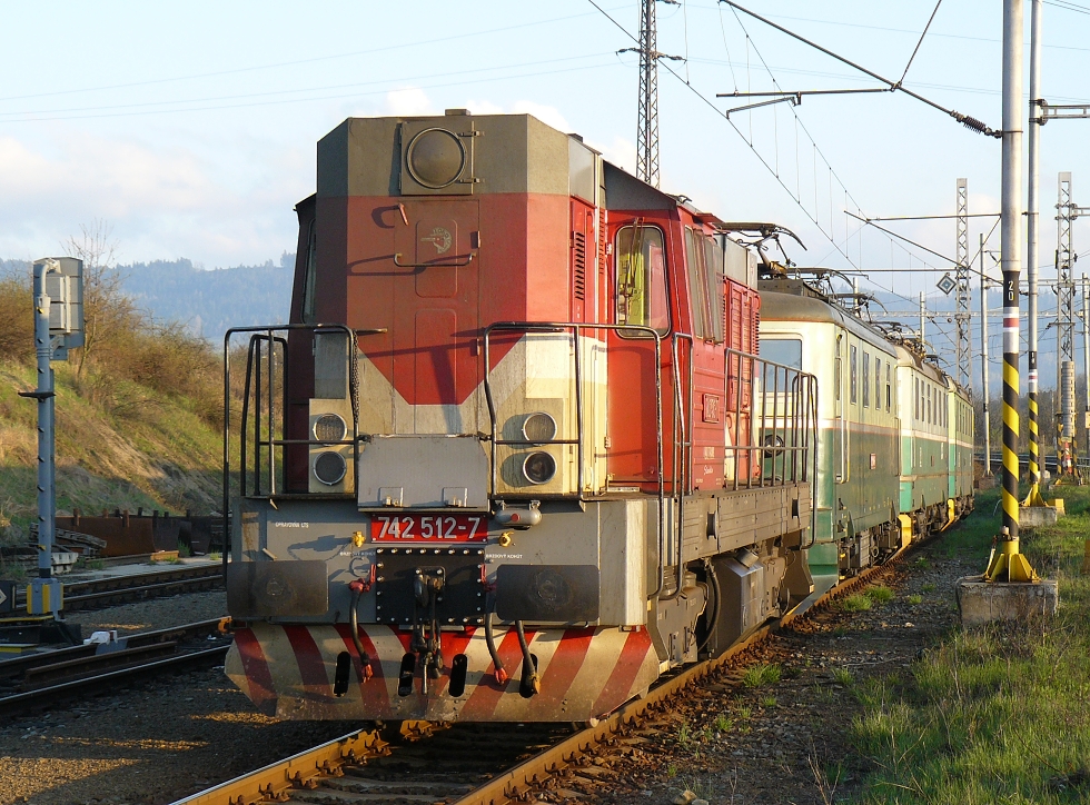 742 512-7