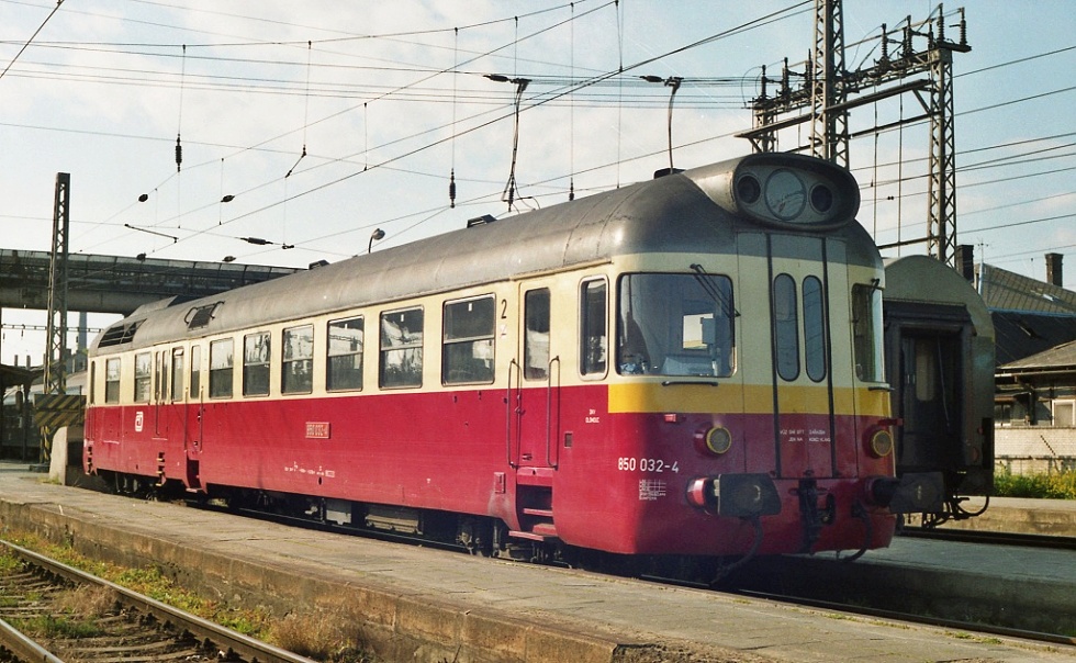850 032-4