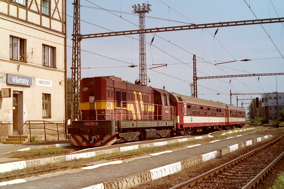 742 257-9