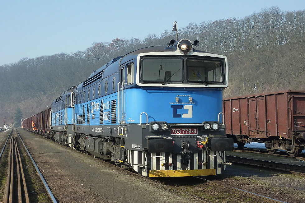 753 779-8