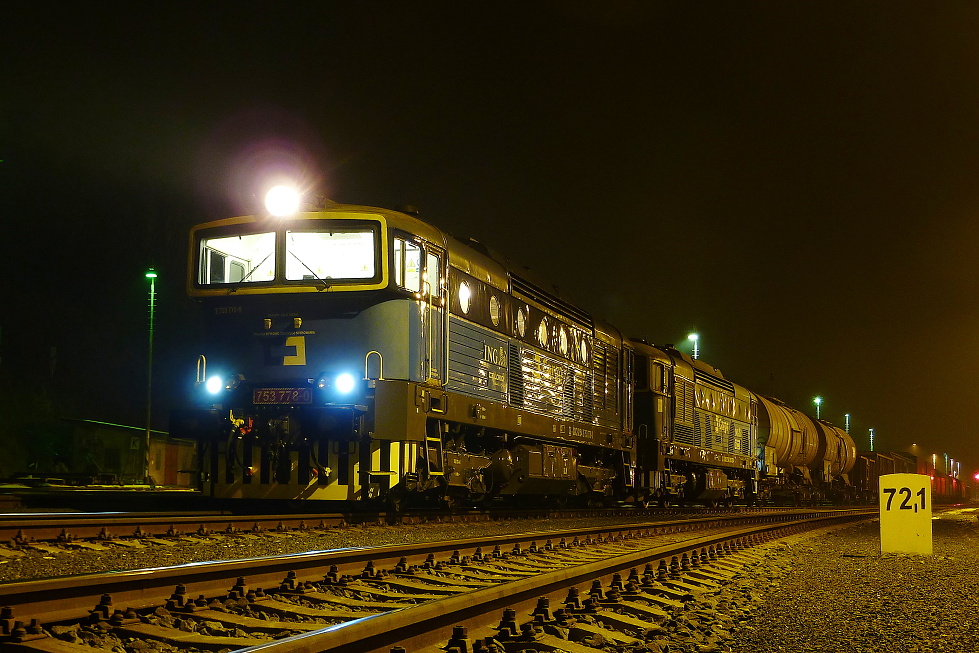 753 778-0
