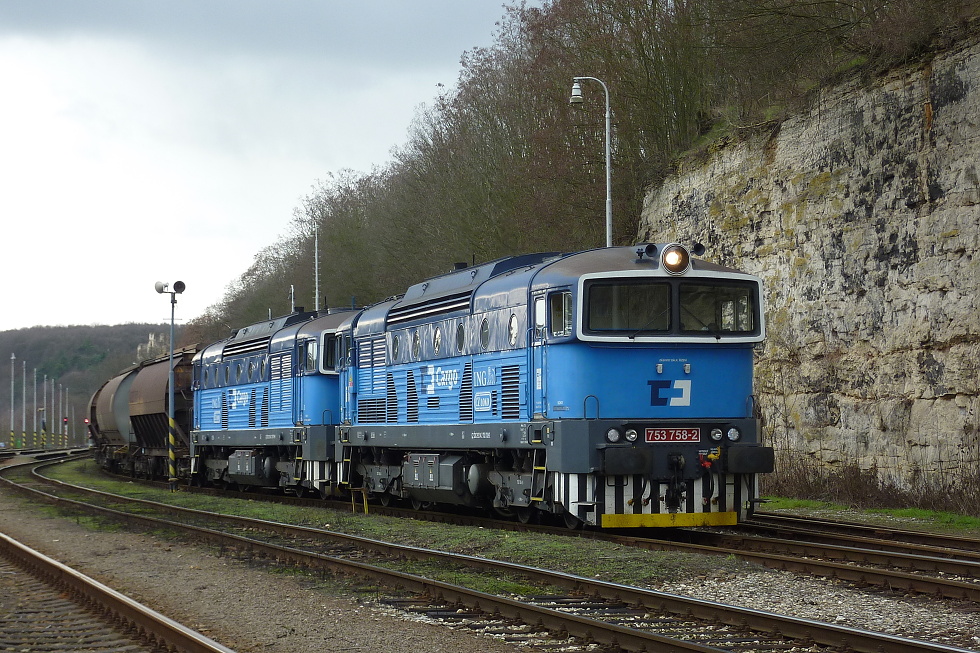 753 758-2