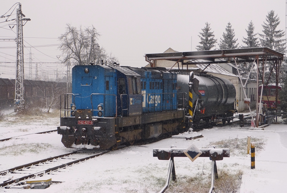 742 427-8