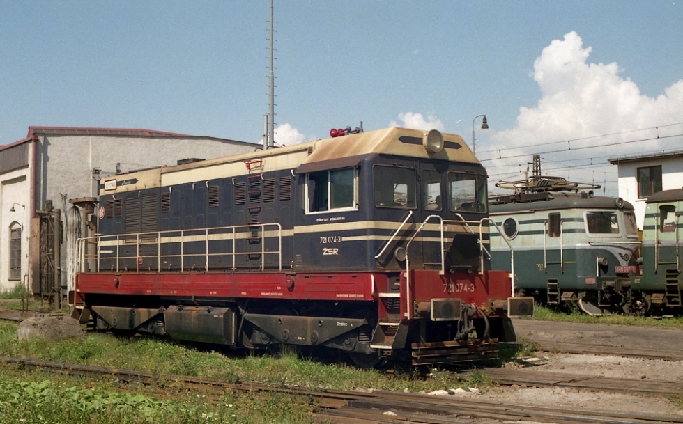 721 074-3