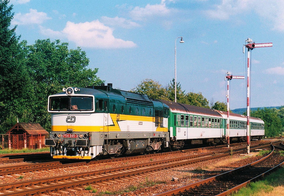 754 045-3