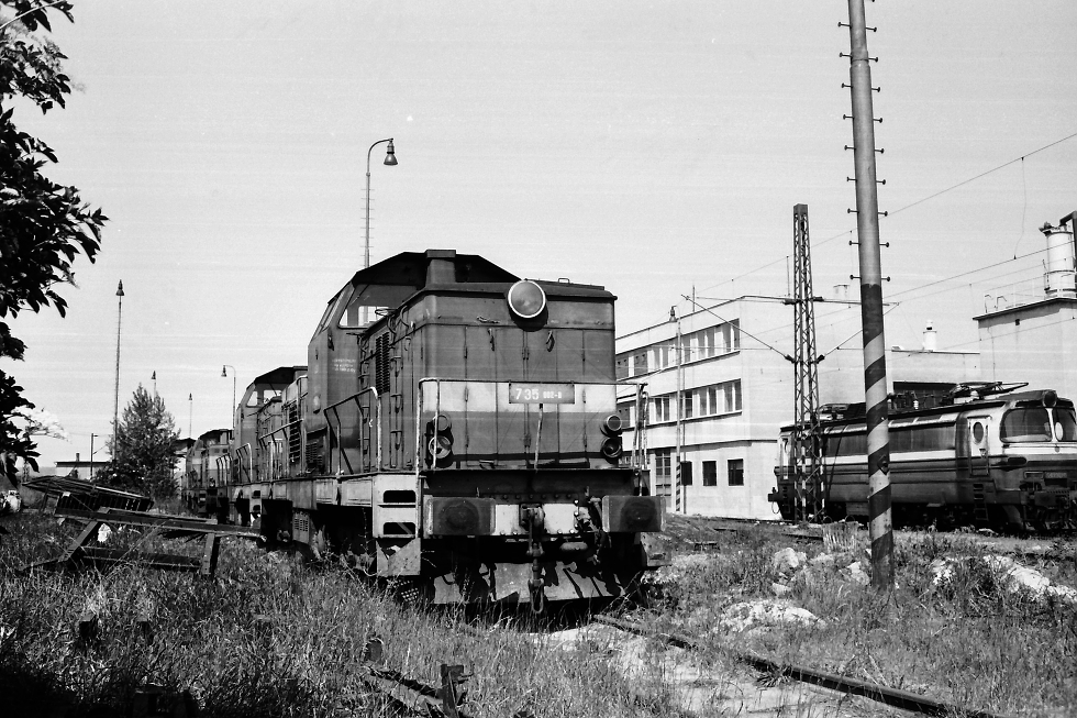 735 002-8