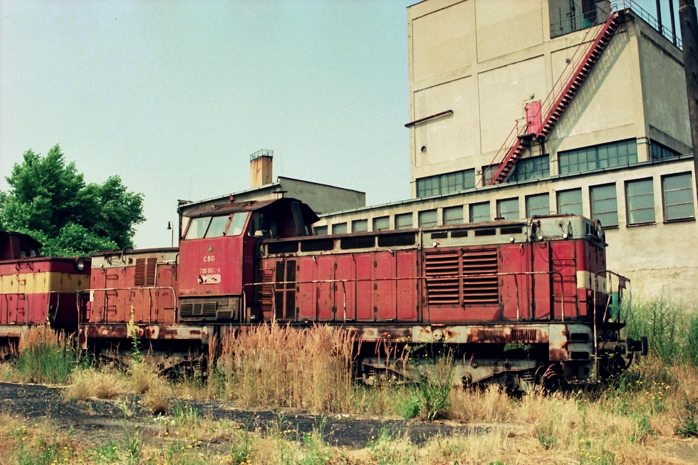 735 002-8
