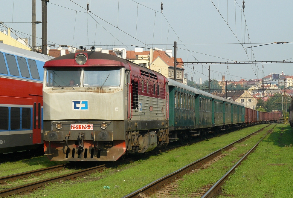 751 176-9