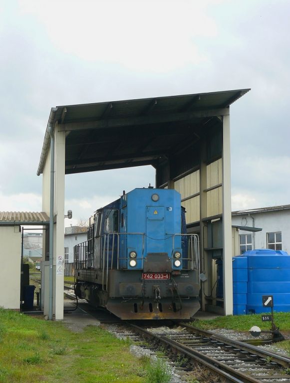 742 033-4