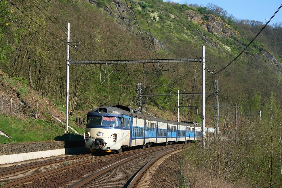 451 056-6