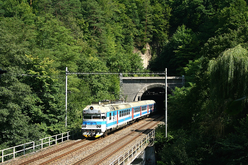 560 027-5