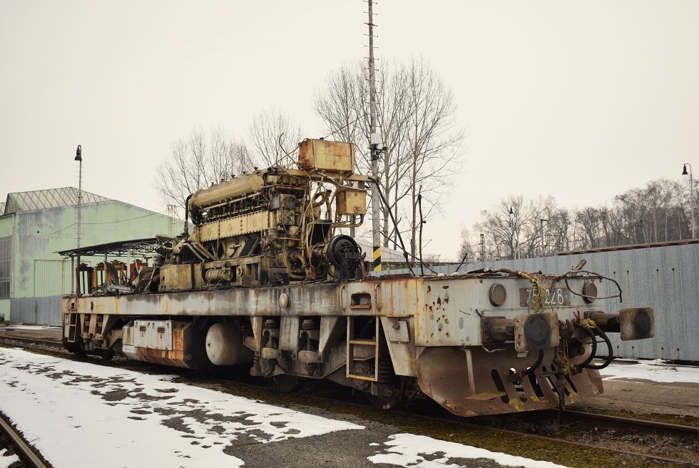 751 228-8