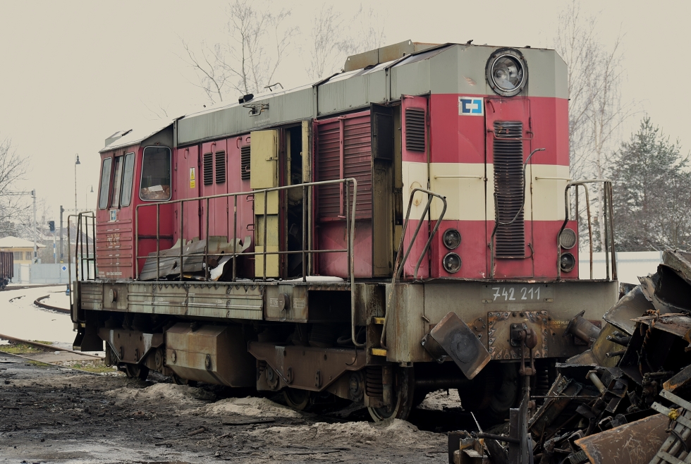 742 211-6