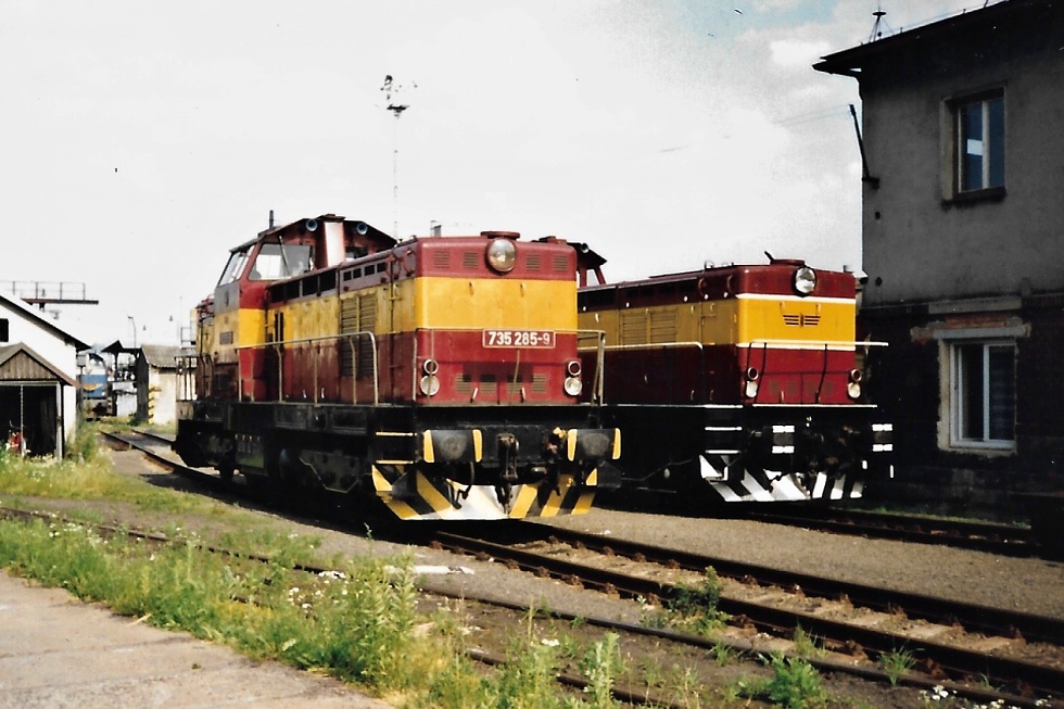 735 285-9