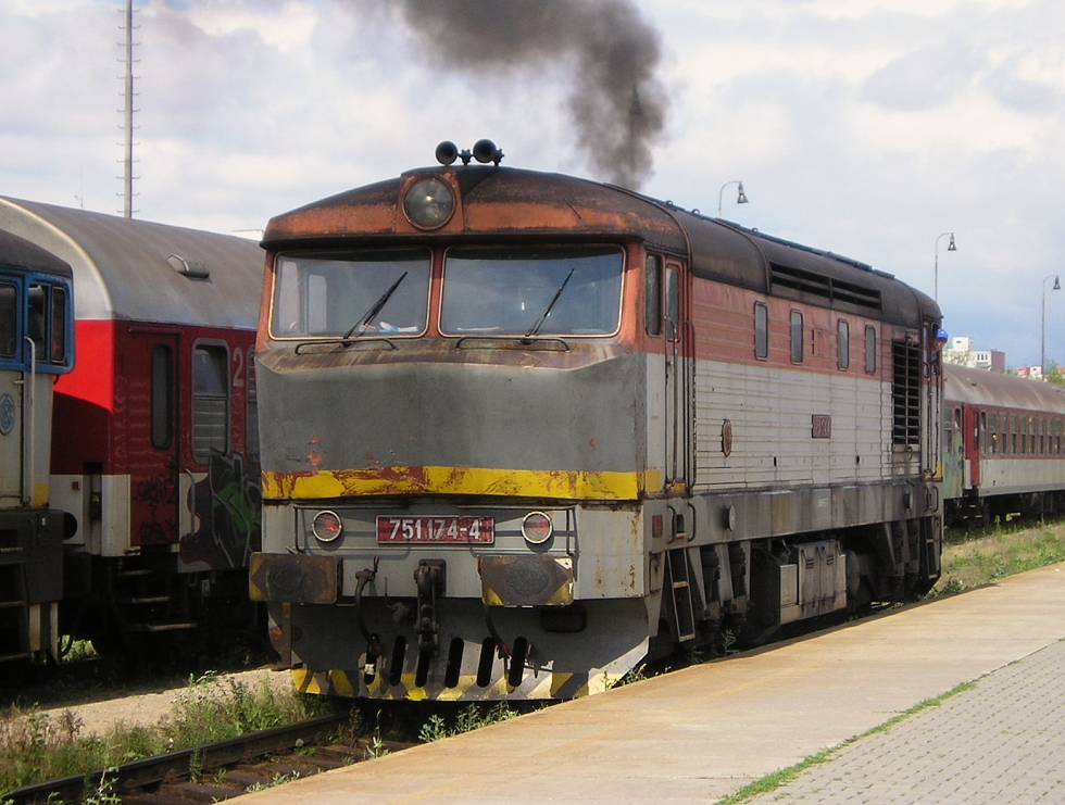 751 174-4