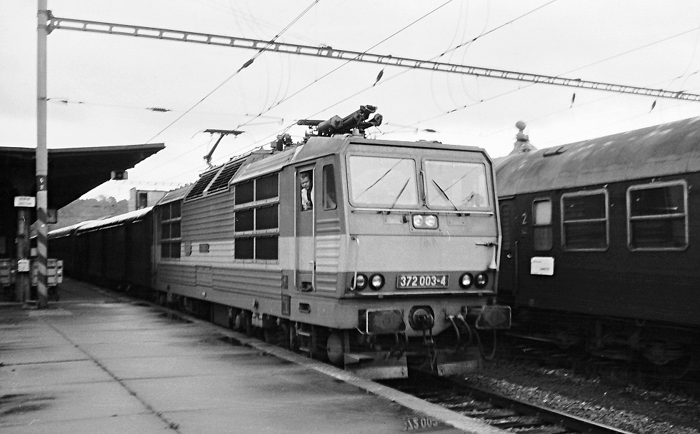 372 003-4