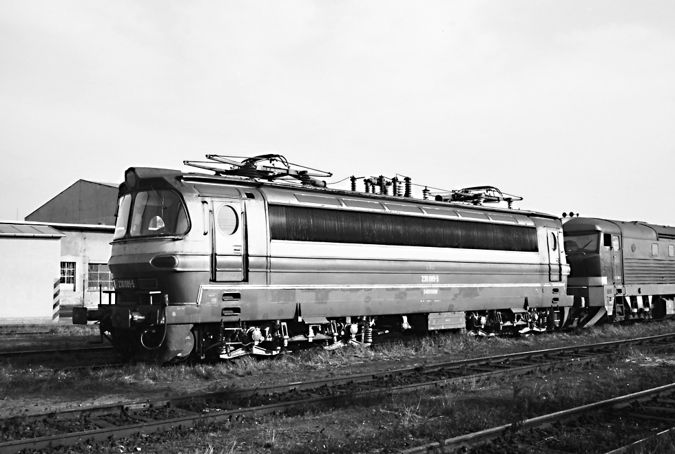 230 089-5