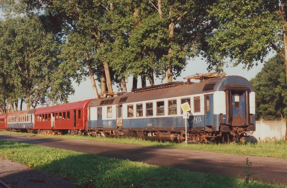 560 002-8