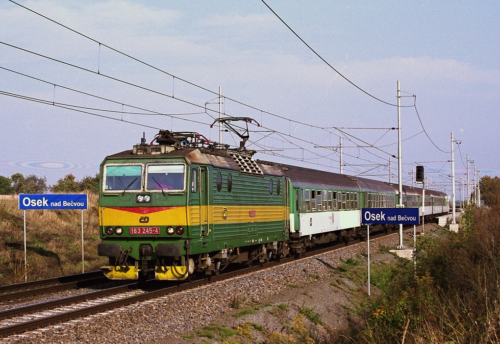 163 245-4