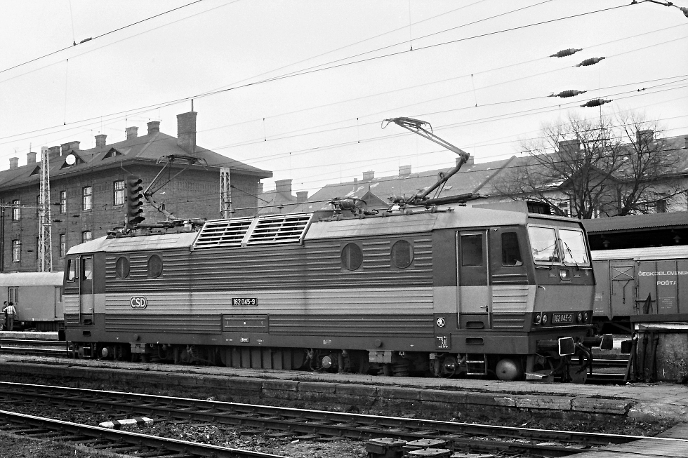 162 045-9